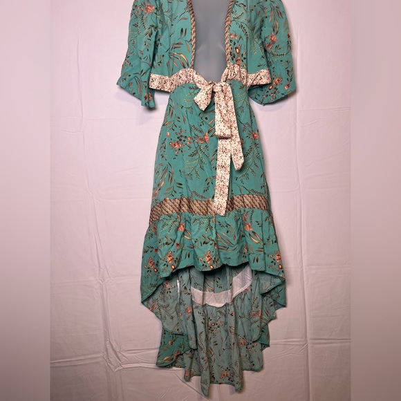 Chic Green Floral High-Low Dress with Belt - Picture 1 of 8
